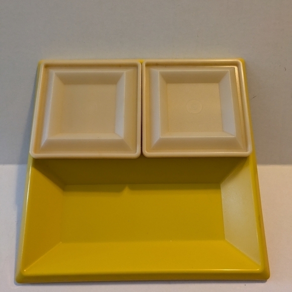 Tupperware Other - TUPPERWARE 5 Piece Get Togethers Buffet Set Serving Tray. Yellow